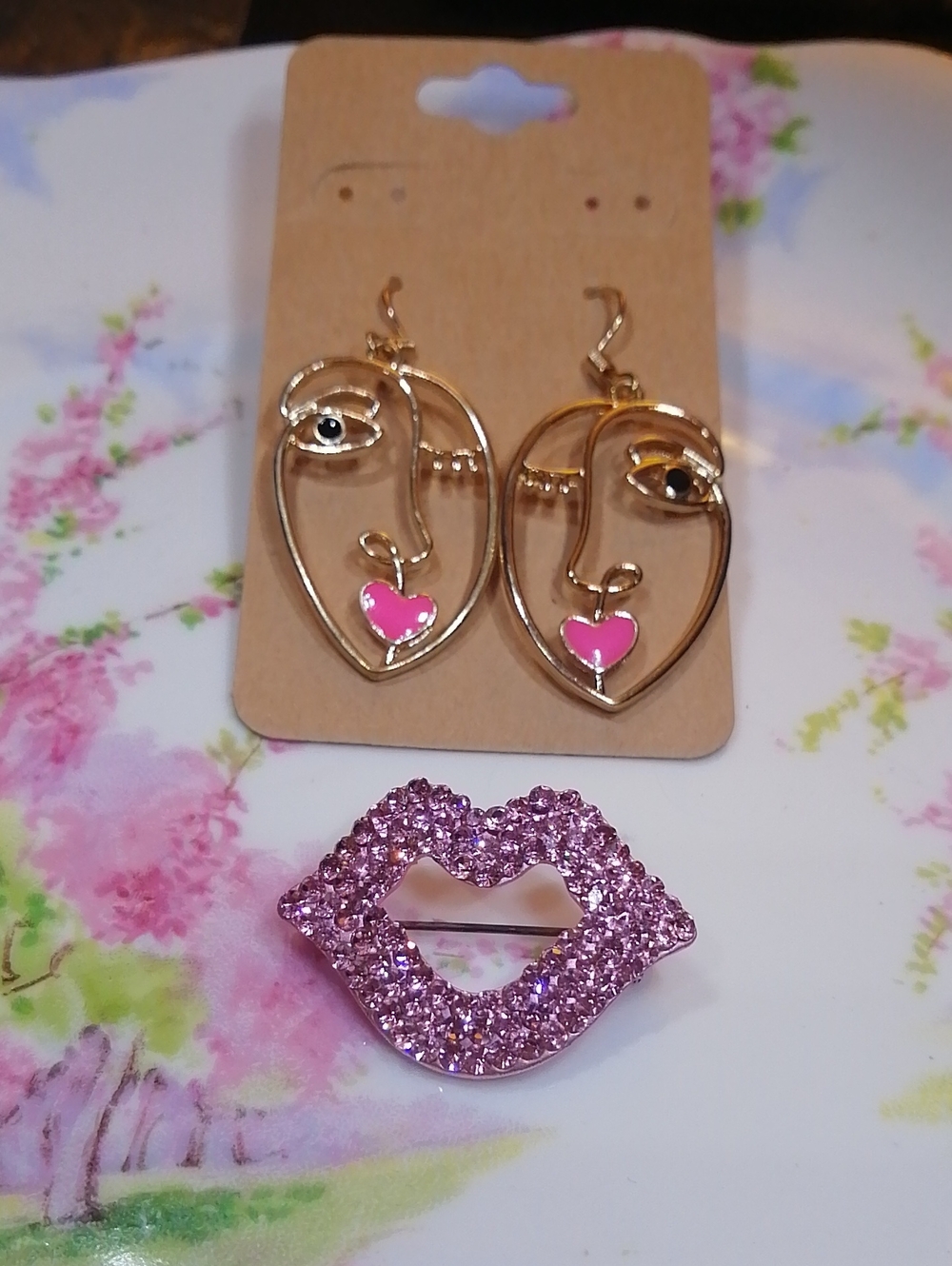 Pink Lips Bundle:Gold Plated Abstract Face Earrings And Brooch